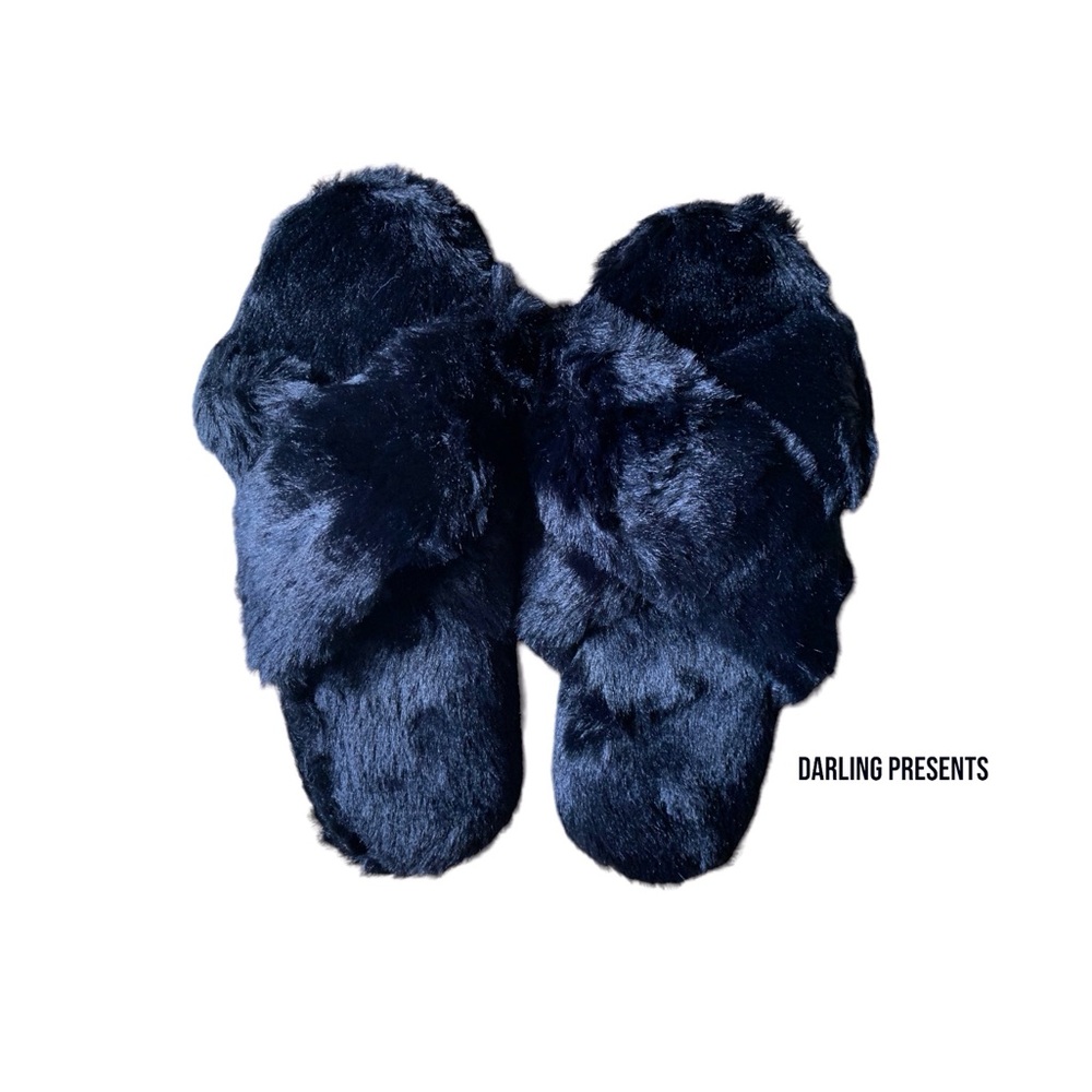 FamiPort Cross Band Fluffy Slippers Women Color Black Size S 5.5-6.5